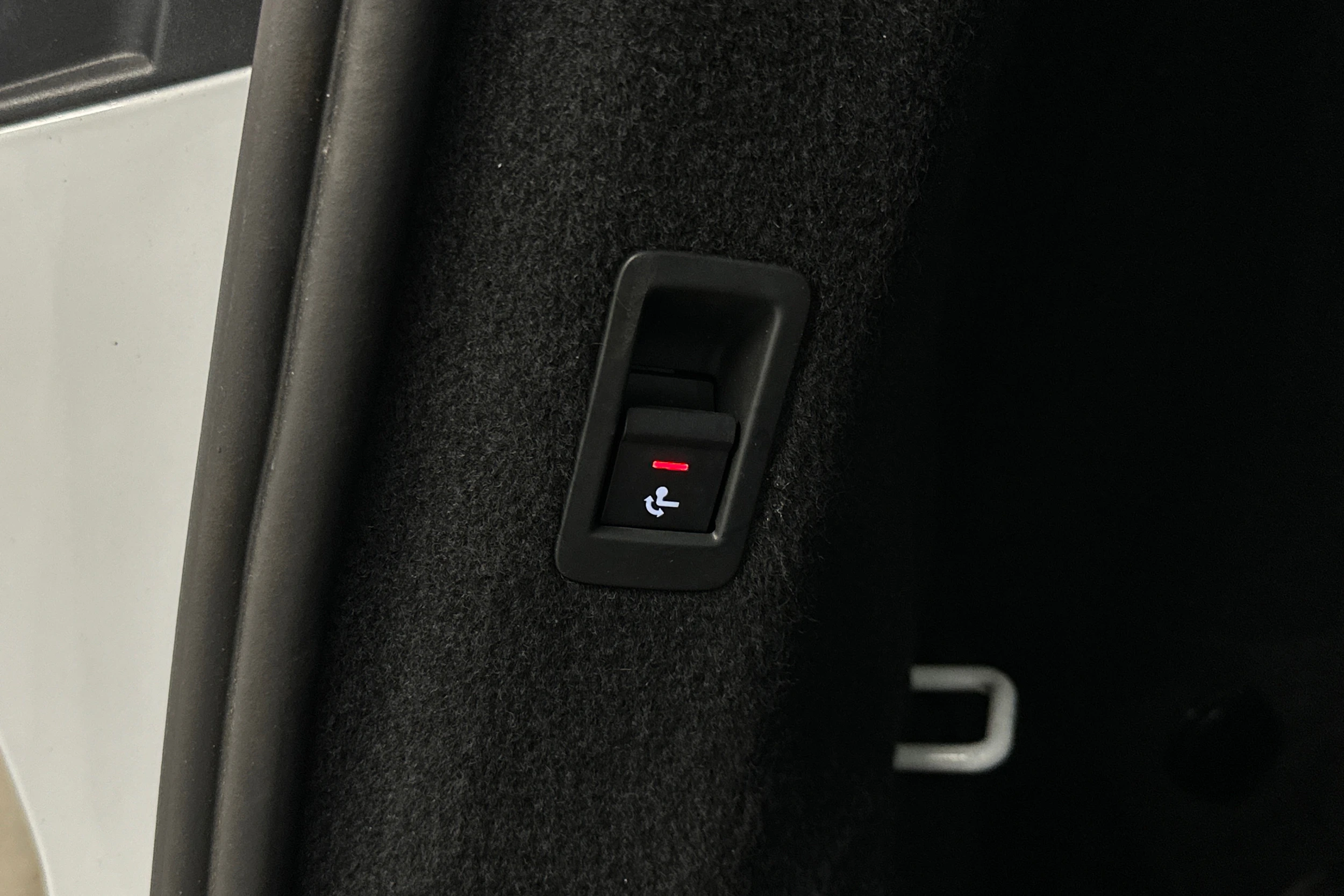 valkoinen Audi Q4 e-tron 2023 kuva 38.