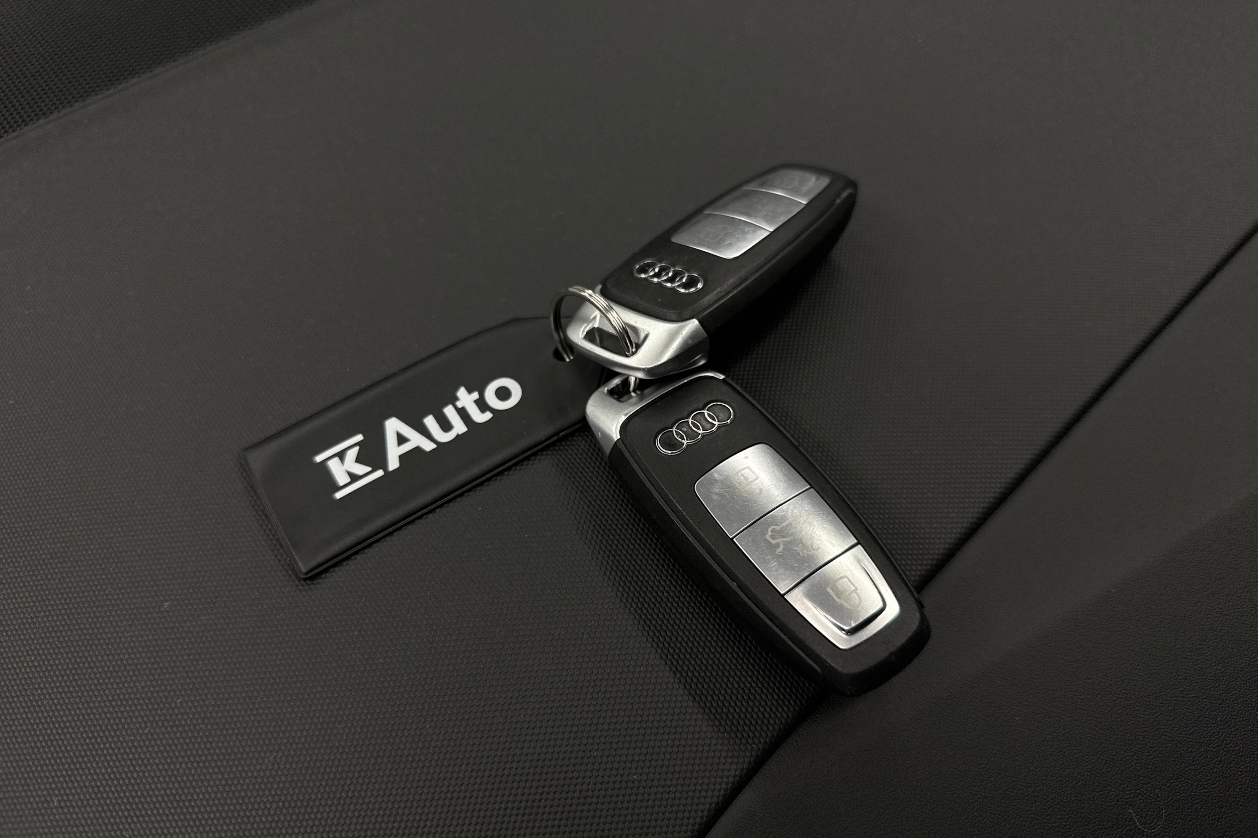 valkoinen Audi Q4 e-tron 2023 kuva 42.