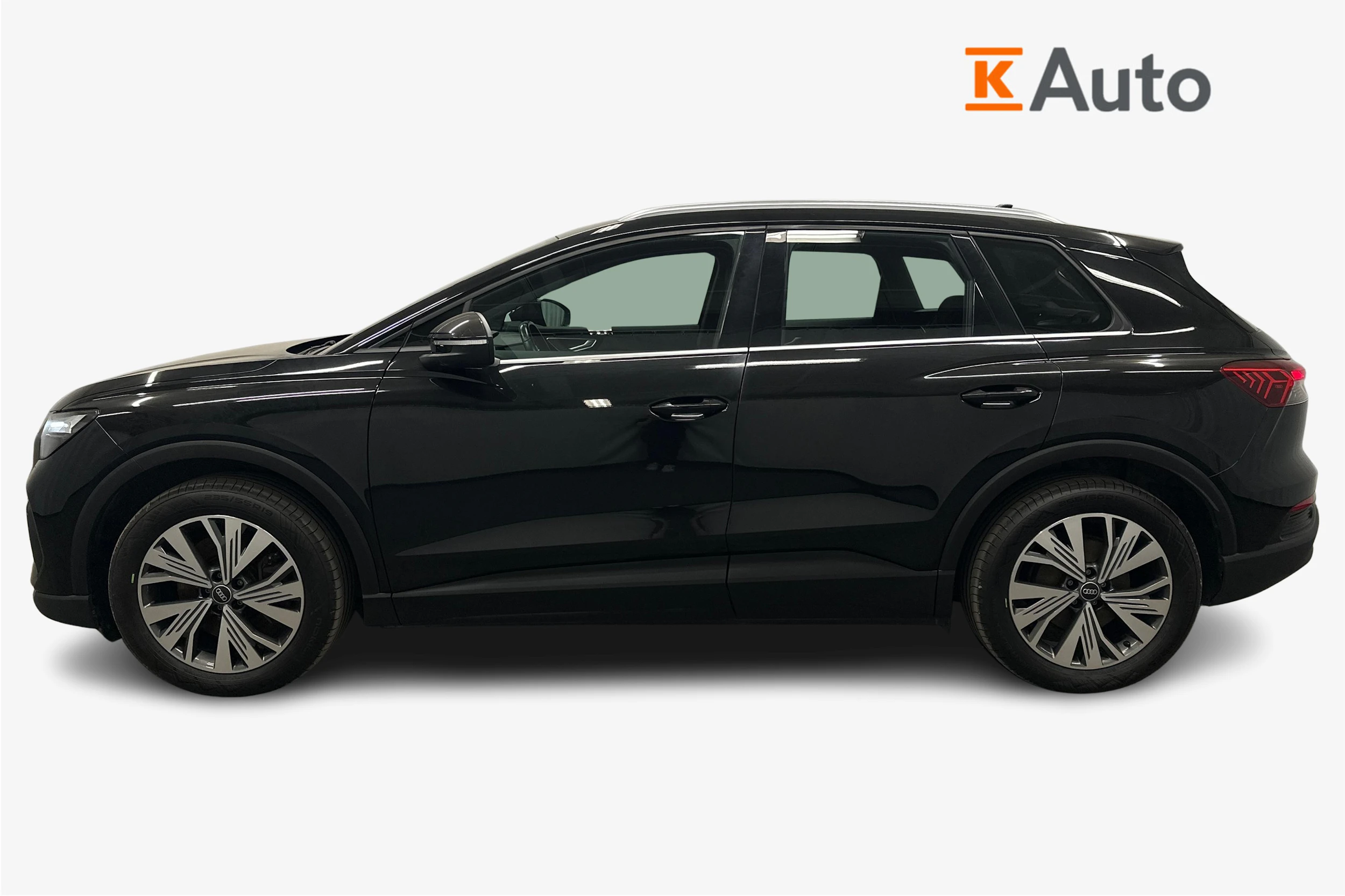 musta Audi Q4 e-tron 2023 kuva 5.
