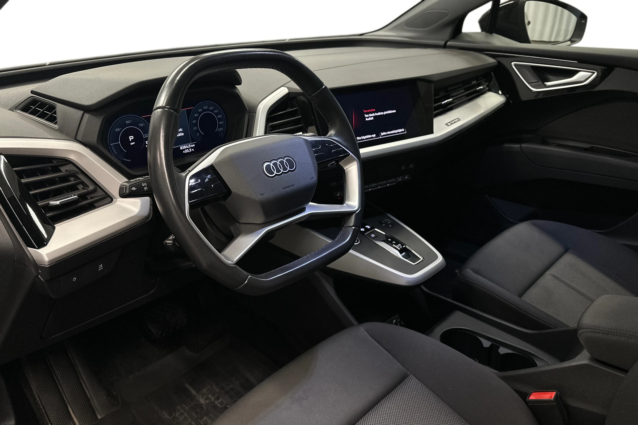 musta Audi Q4 e-tron 2023 kuva 6.