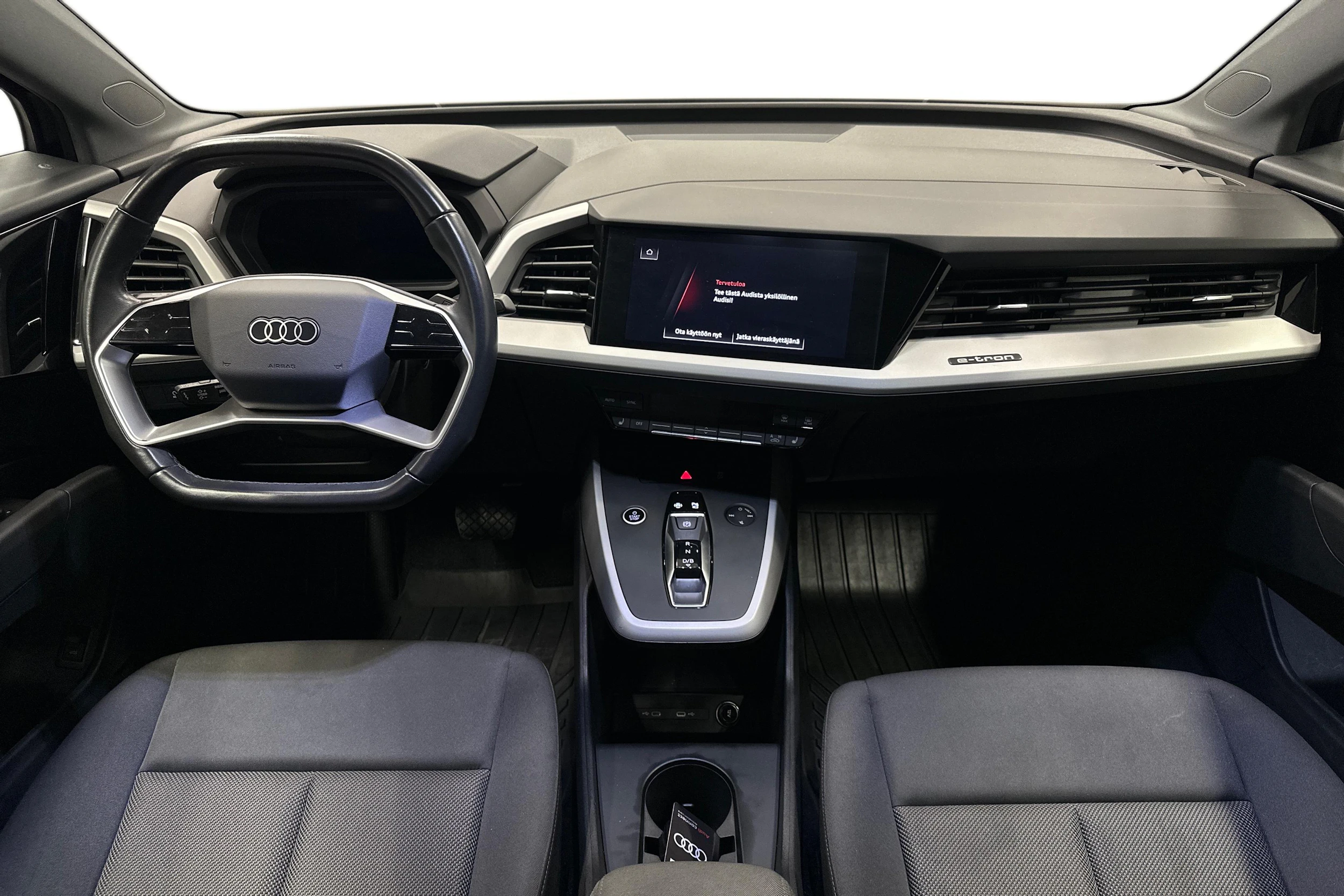 musta Audi Q4 e-tron 2023 kuva 7.