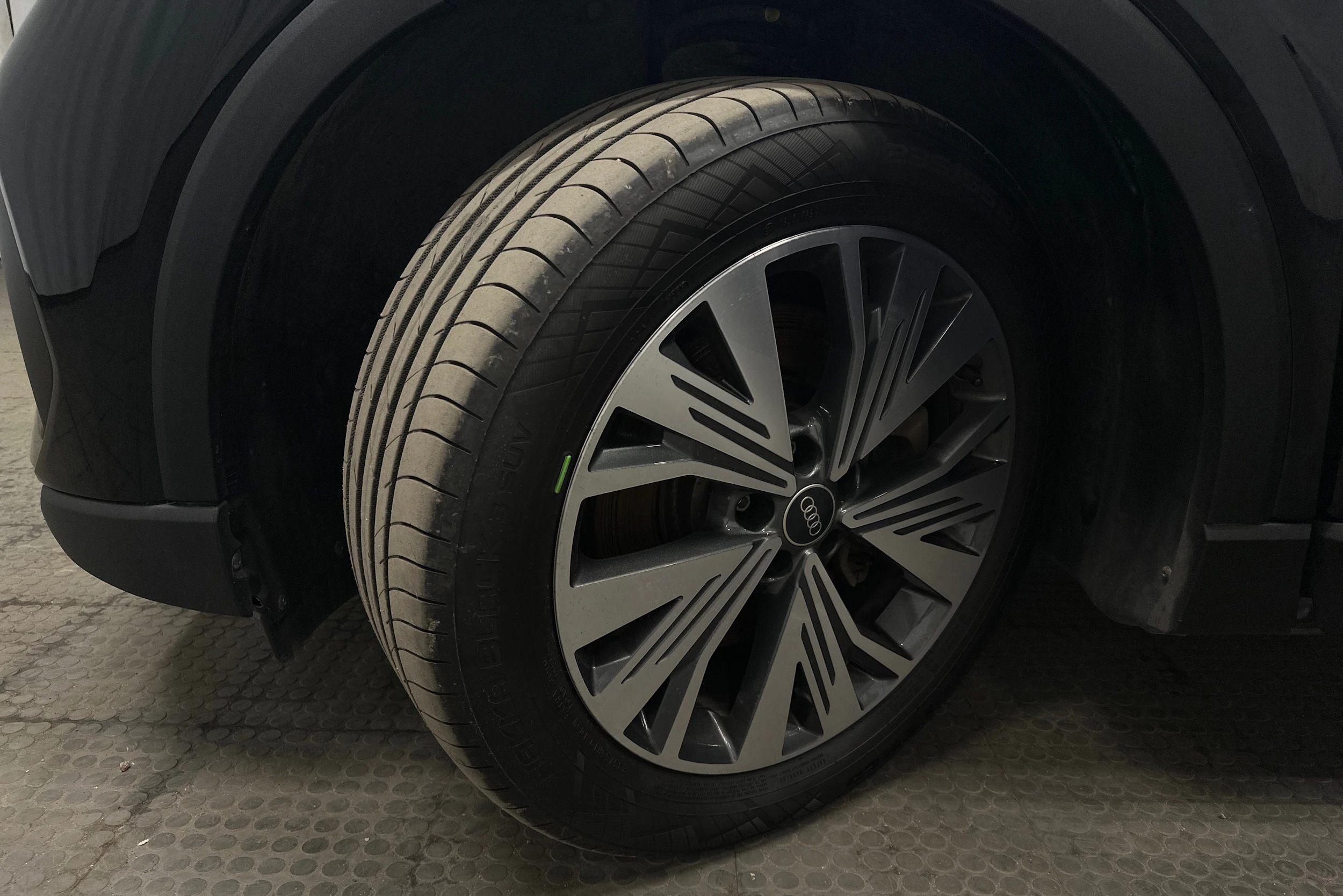 musta Audi Q4 e-tron 2023 kuva 10.