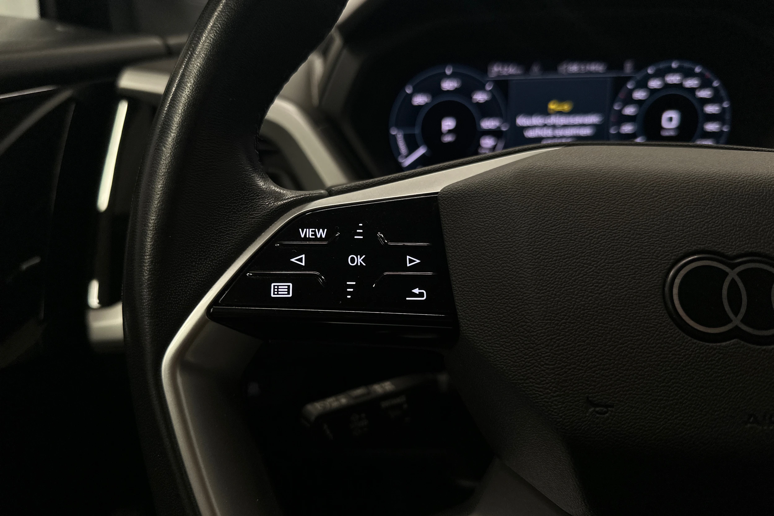 musta Audi Q4 e-tron 2023 kuva 11.