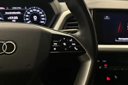 musta Audi Q4 e-tron 2023 kuva 12.