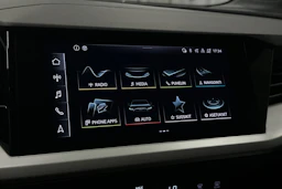 musta Audi Q4 e-tron 2023 kuva 16.