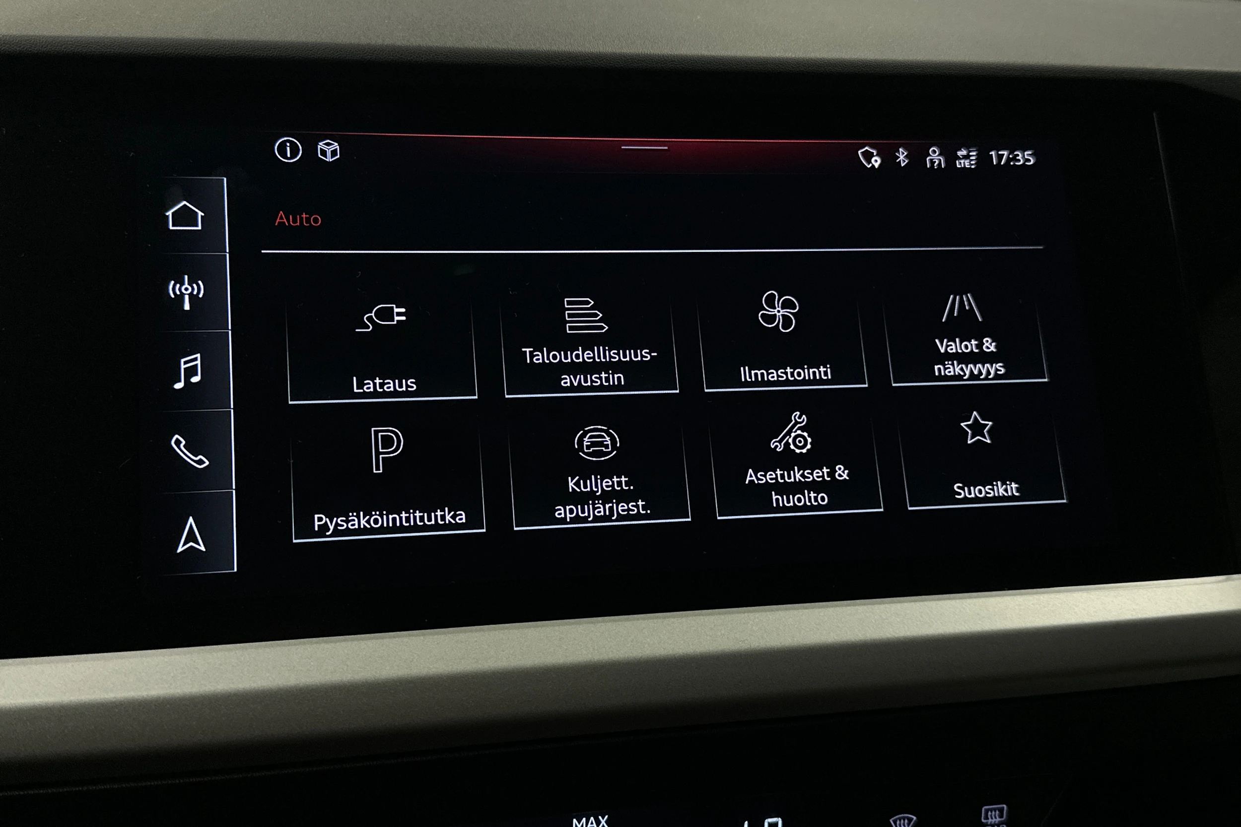 musta Audi Q4 e-tron 2023 kuva 21.