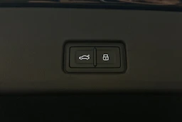 musta Audi Q4 e-tron 2023 kuva 35.