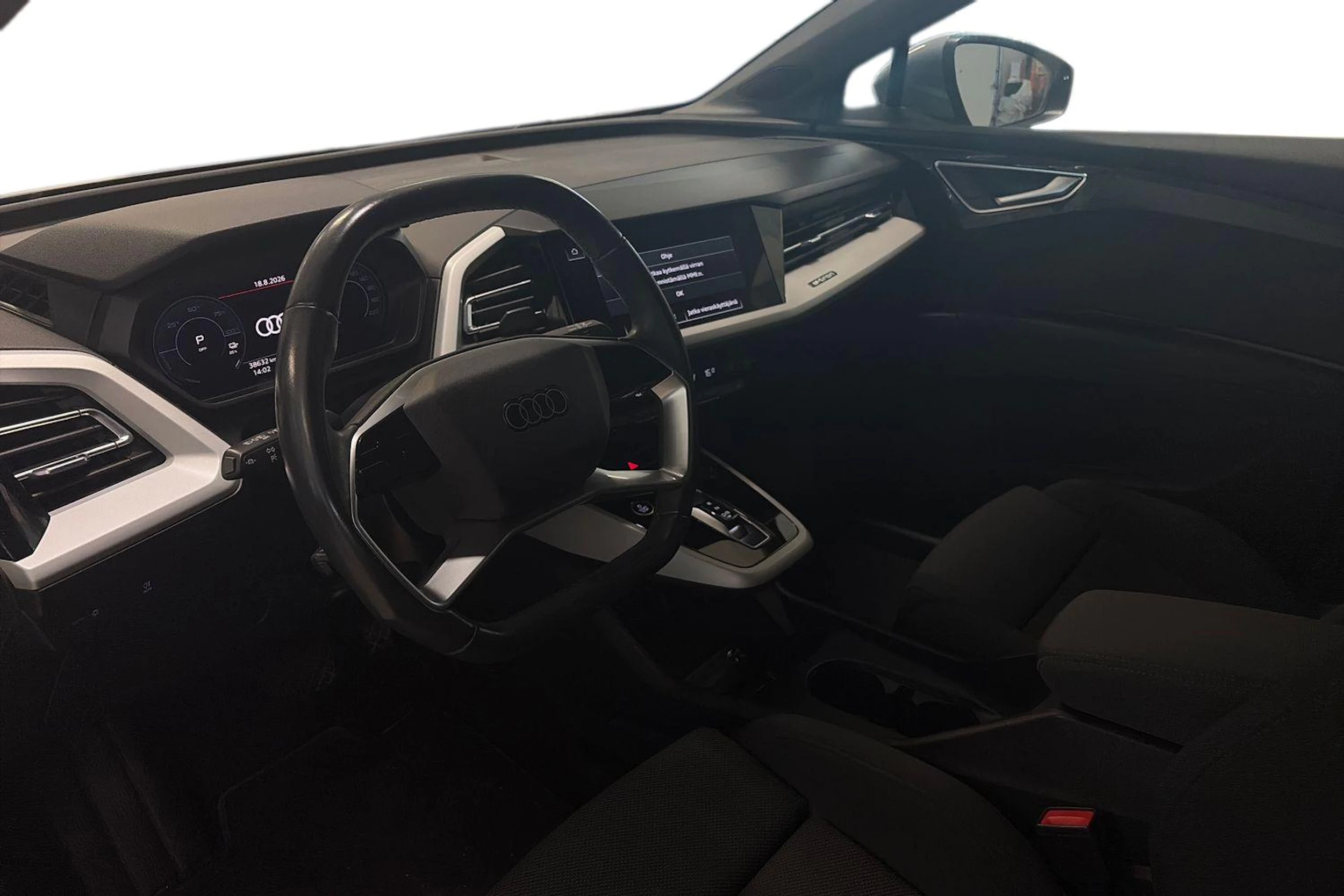 harmaa Audi Q4 e-tron 2023 kuva 3.