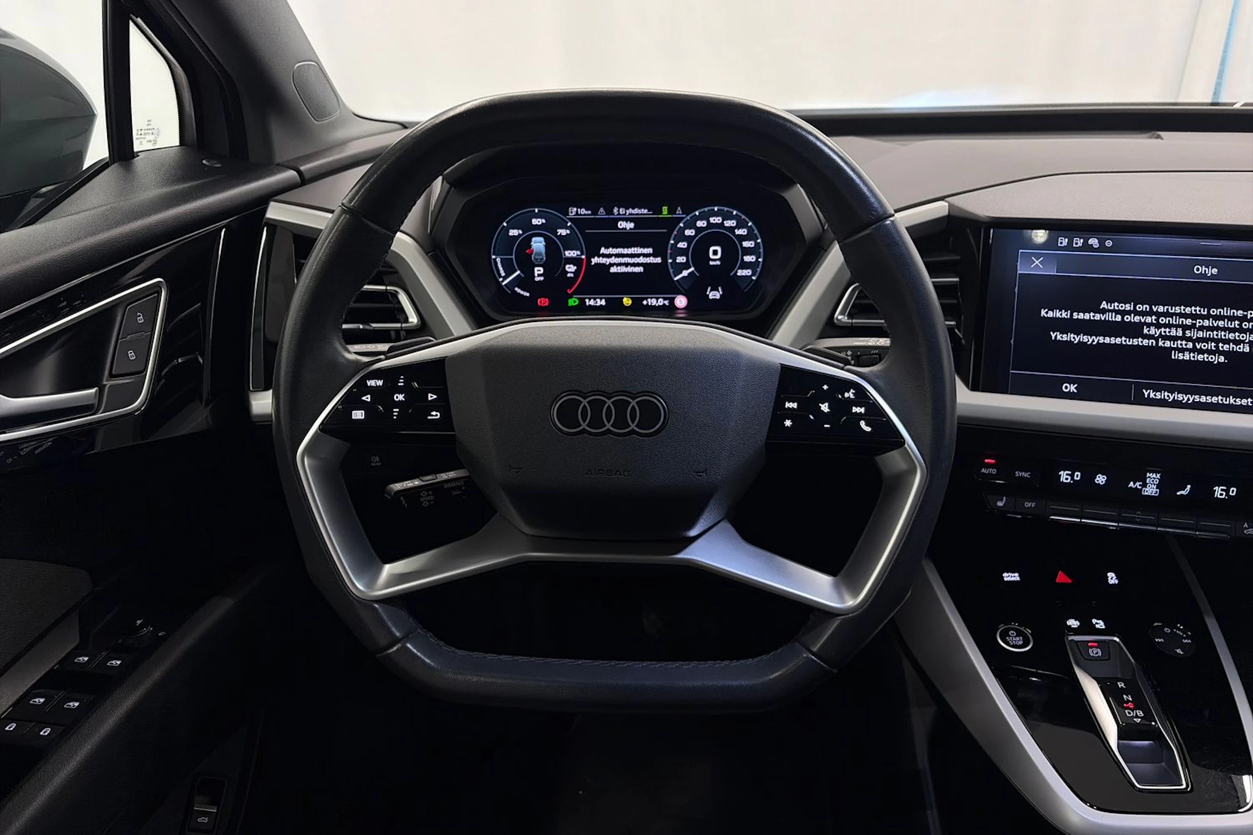 harmaa Audi Q4 e-tron 2023 kuva 11.