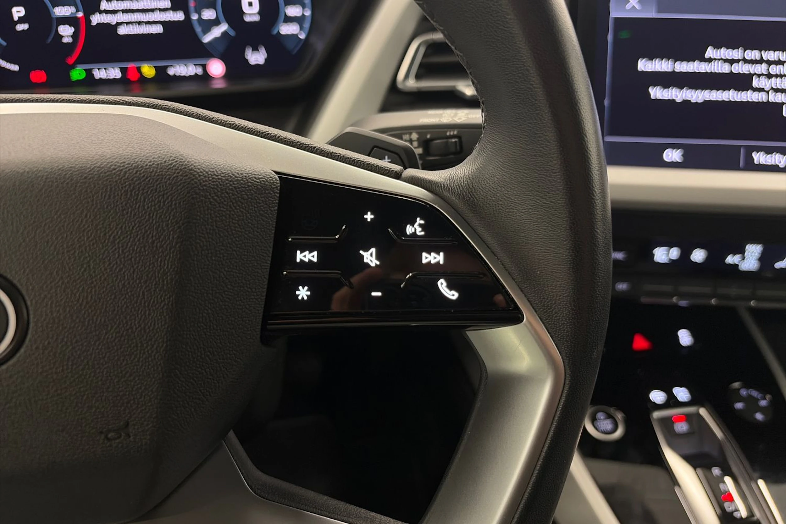 harmaa Audi Q4 e-tron 2023 kuva 14.