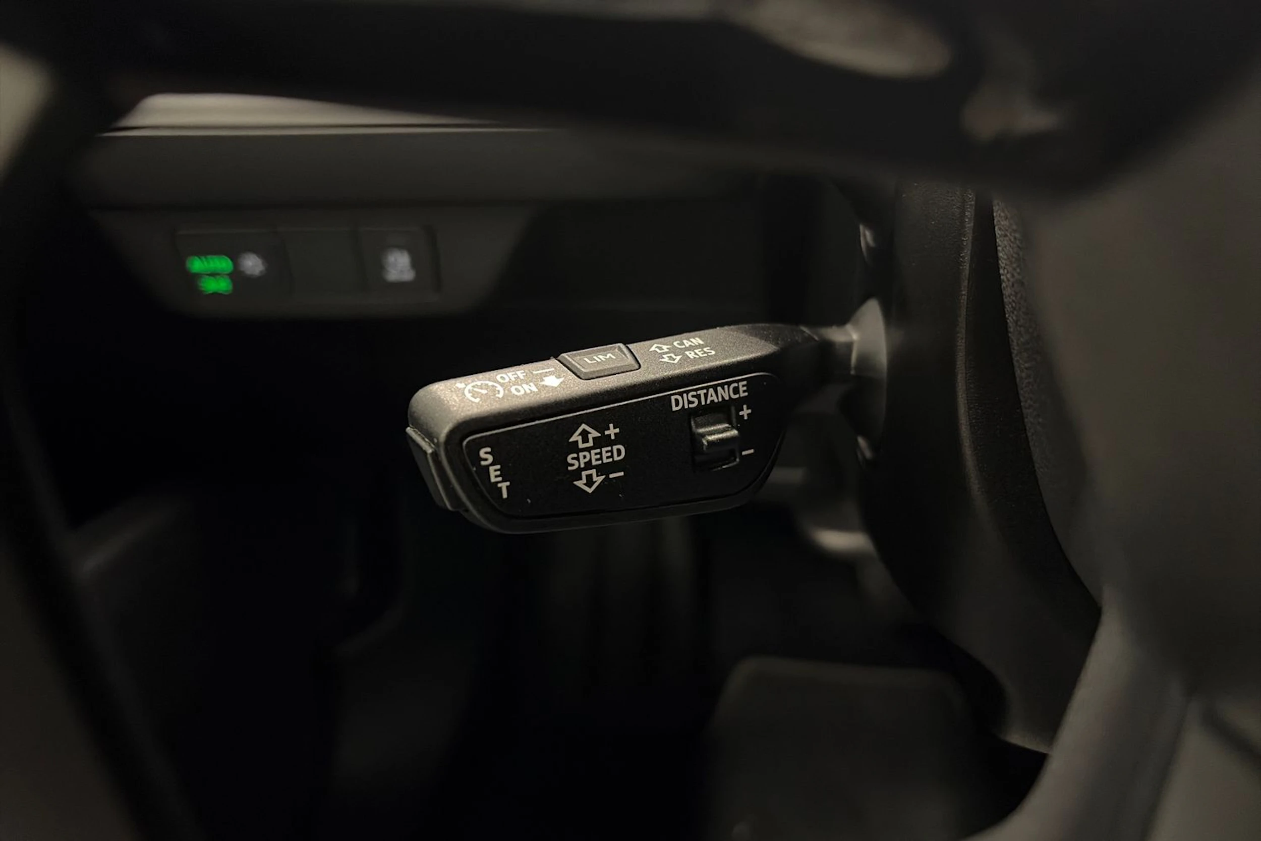 harmaa Audi Q4 e-tron 2023 kuva 15.