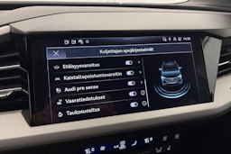 harmaa Audi Q4 e-tron 2023 kuva 18.
