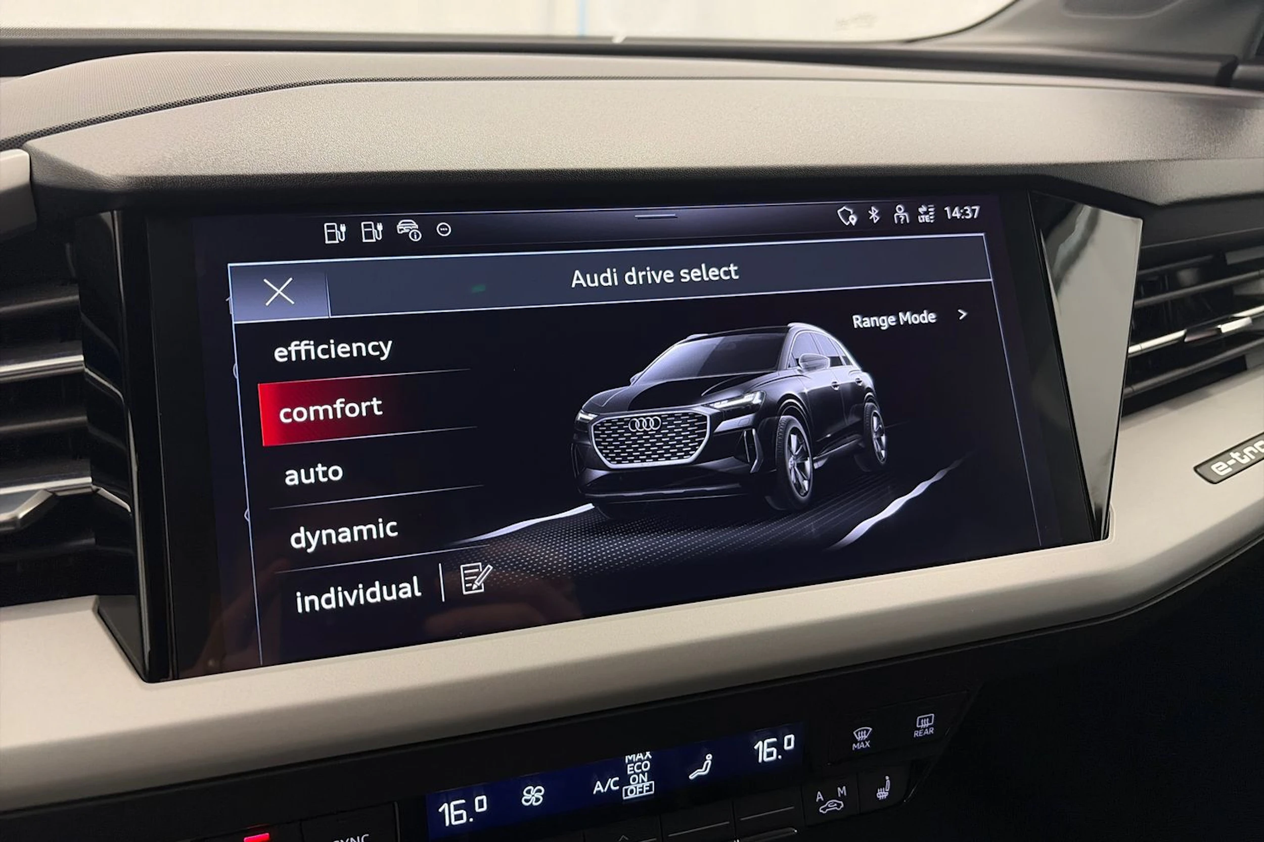 harmaa Audi Q4 e-tron 2023 kuva 19.