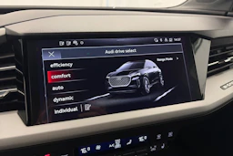 harmaa Audi Q4 e-tron 2023 kuva 19.