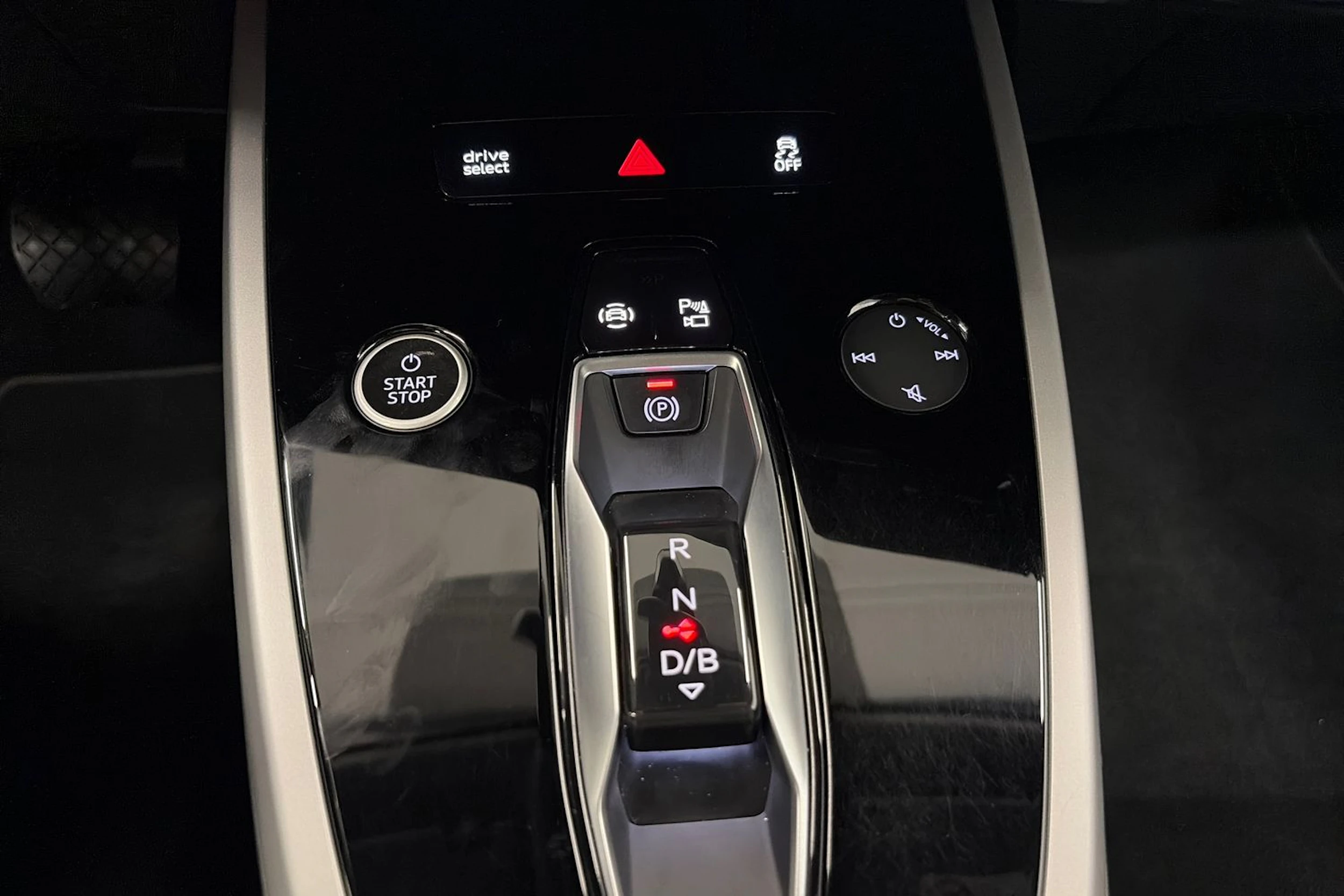 harmaa Audi Q4 e-tron 2023 kuva 24.