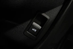 harmaa Audi Q4 e-tron 2023 kuva 26.