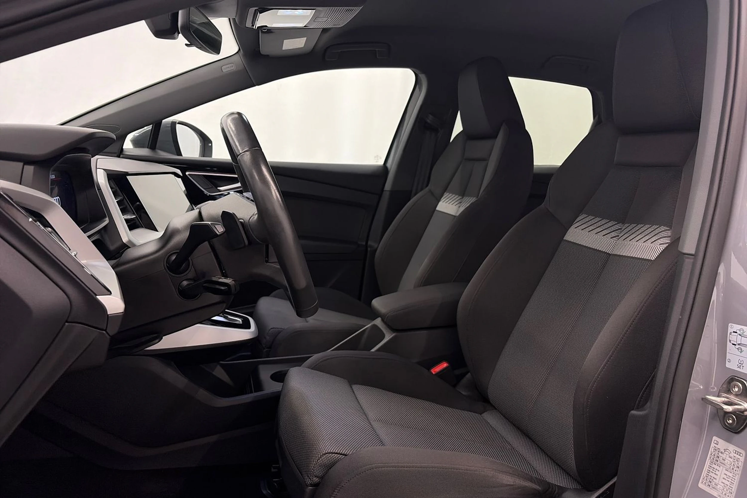 harmaa Audi Q4 e-tron 2023 kuva 27.