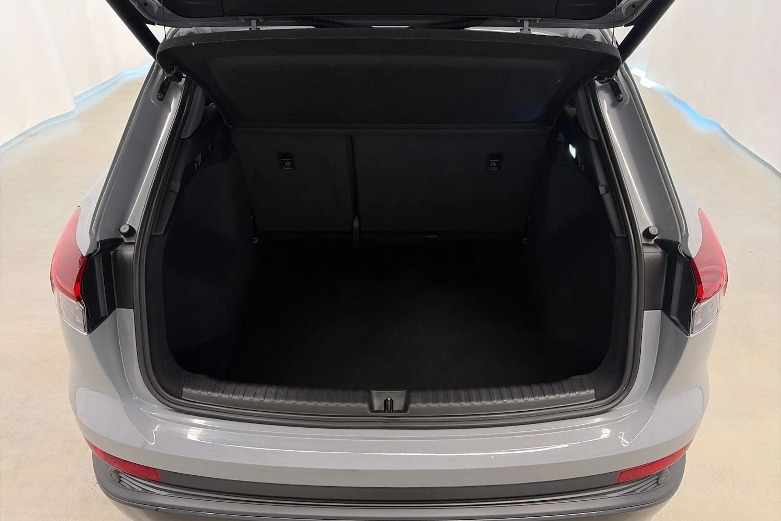 harmaa Audi Q4 e-tron 2023 kuva 28.