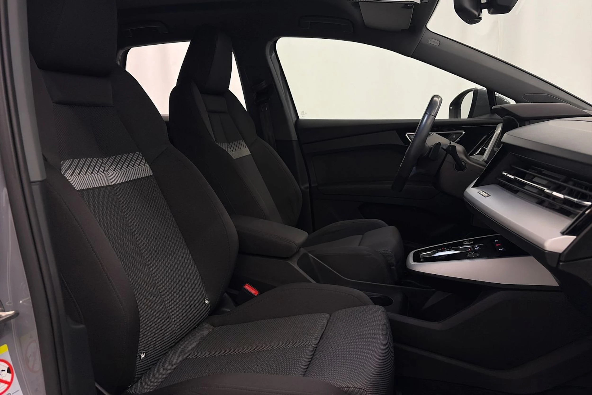 harmaa Audi Q4 e-tron 2023 kuva 31.