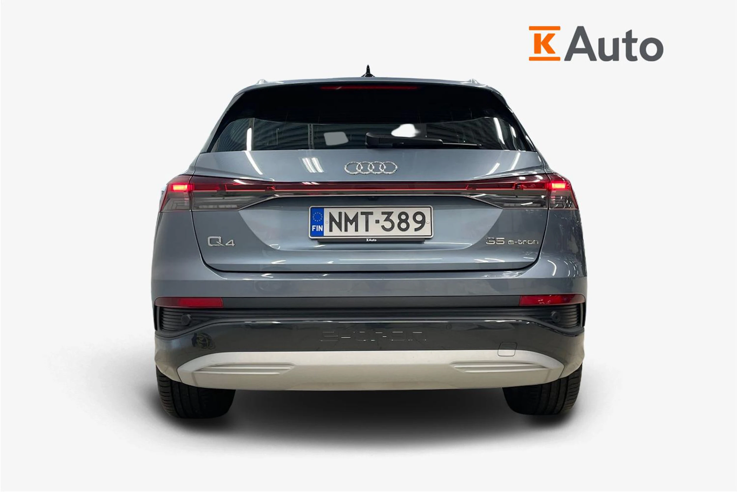 sininen Audi Q4 e-tron 2023 kuva 3.