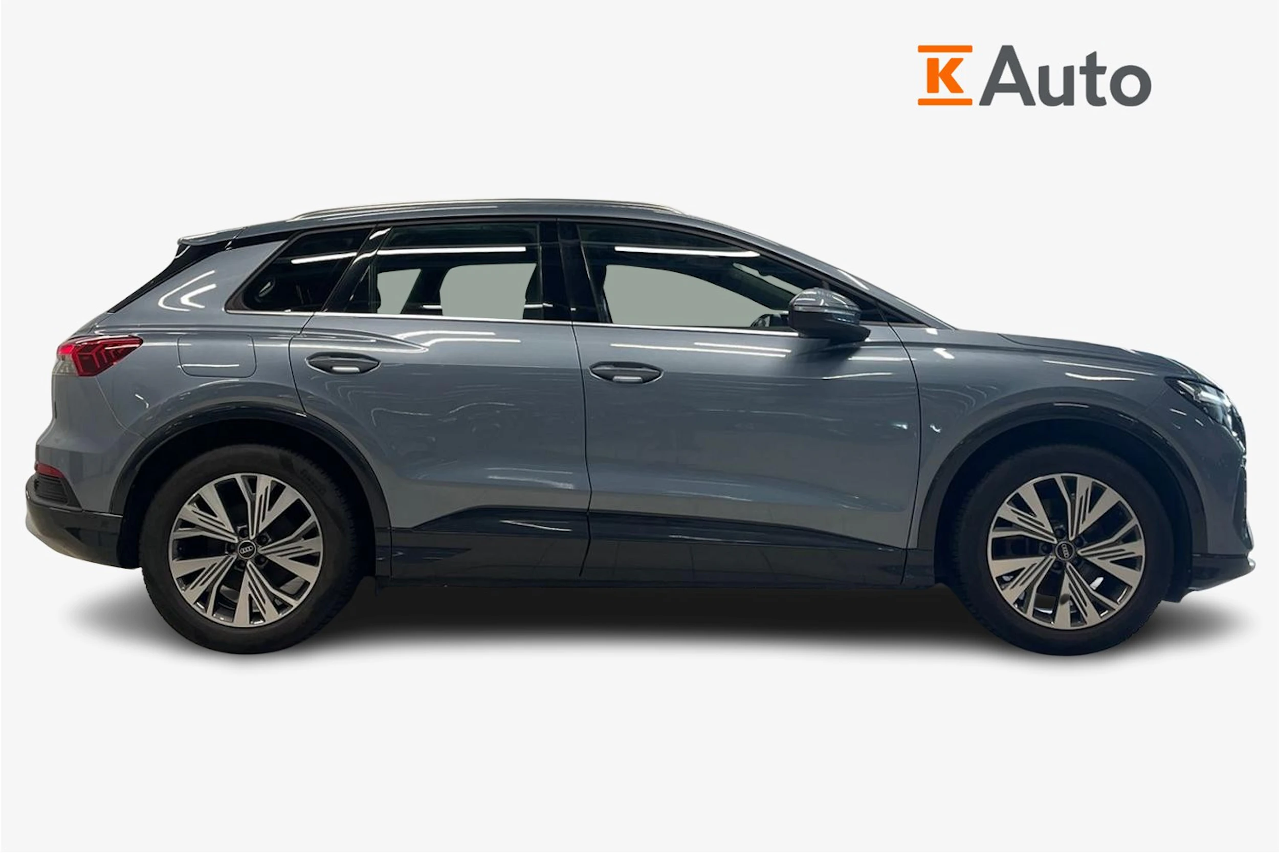 sininen Audi Q4 e-tron 2023 kuva 5.