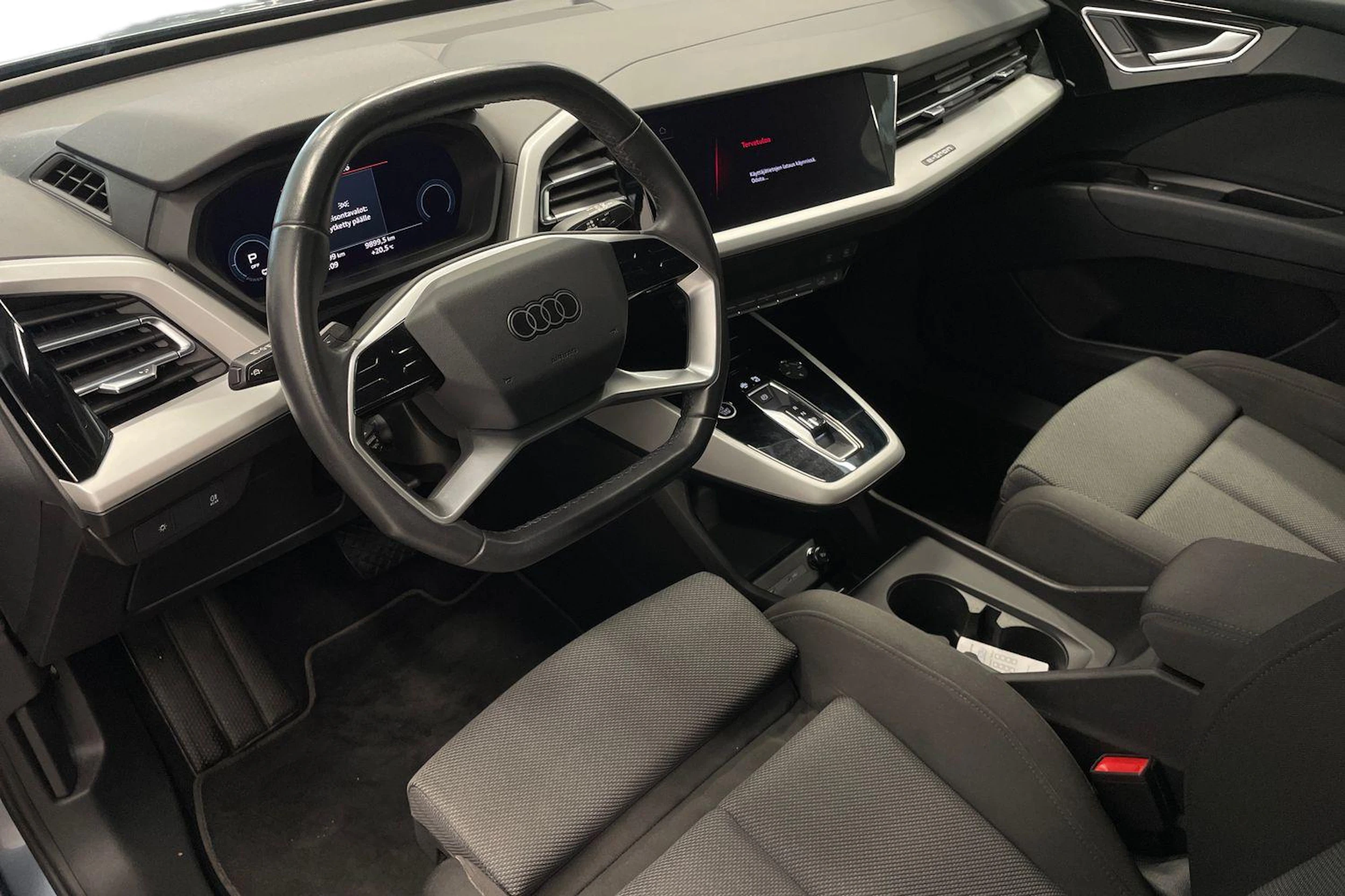 sininen Audi Q4 e-tron 2023 kuva 6.