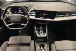 sininen Audi Q4 e-tron 2023 kuva 7.