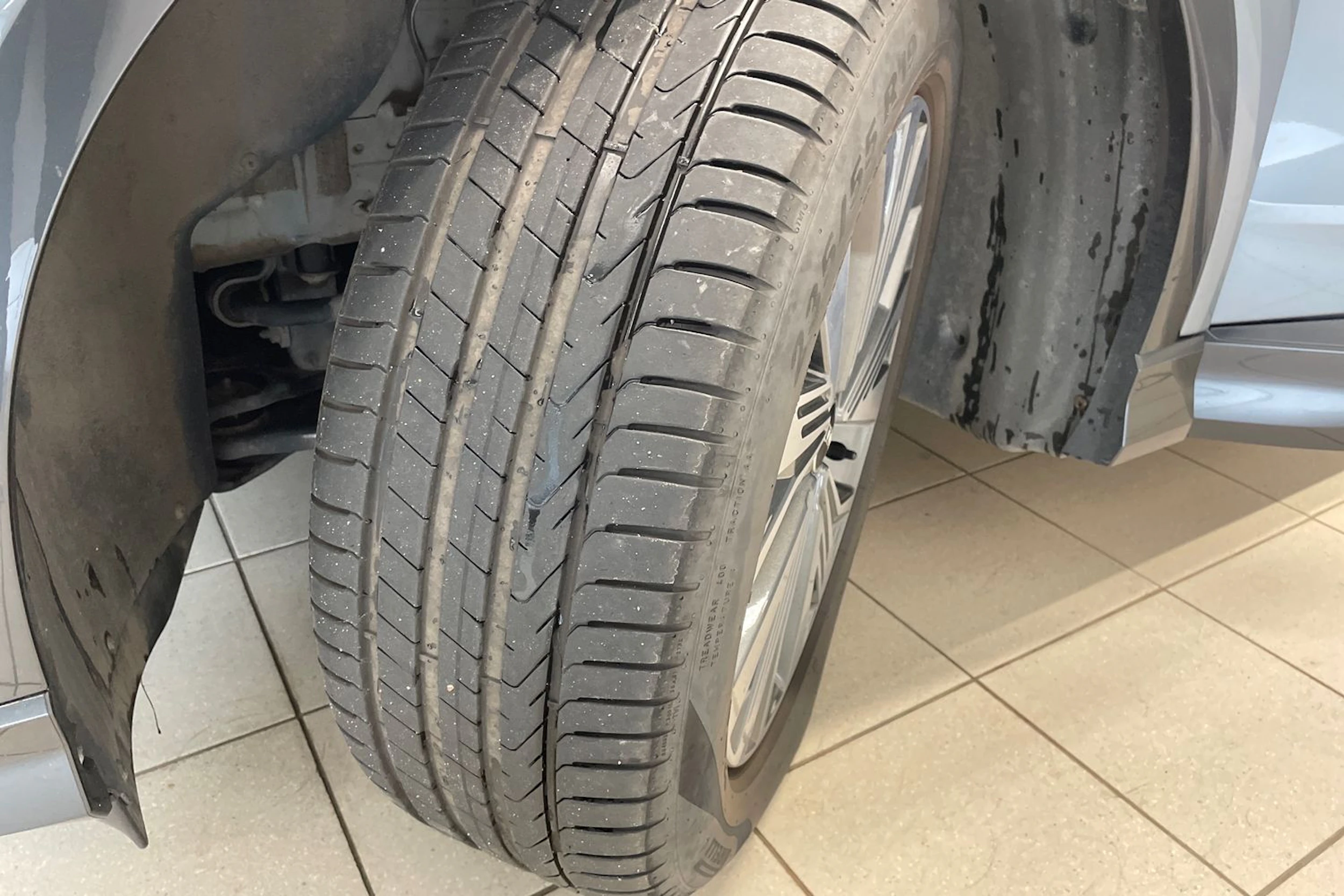 sininen Audi Q4 e-tron 2023 kuva 10.