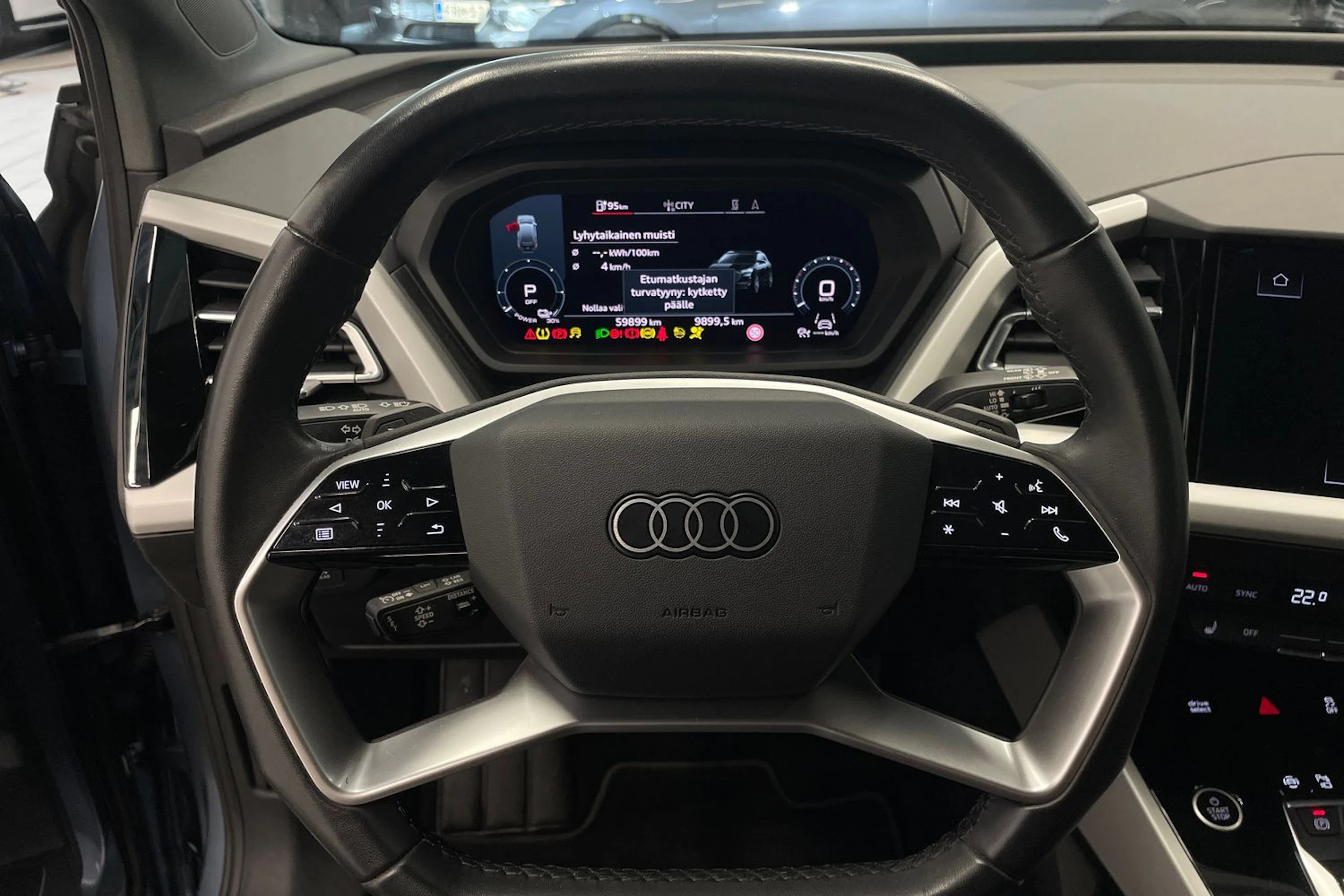 sininen Audi Q4 e-tron 2023 kuva 12.