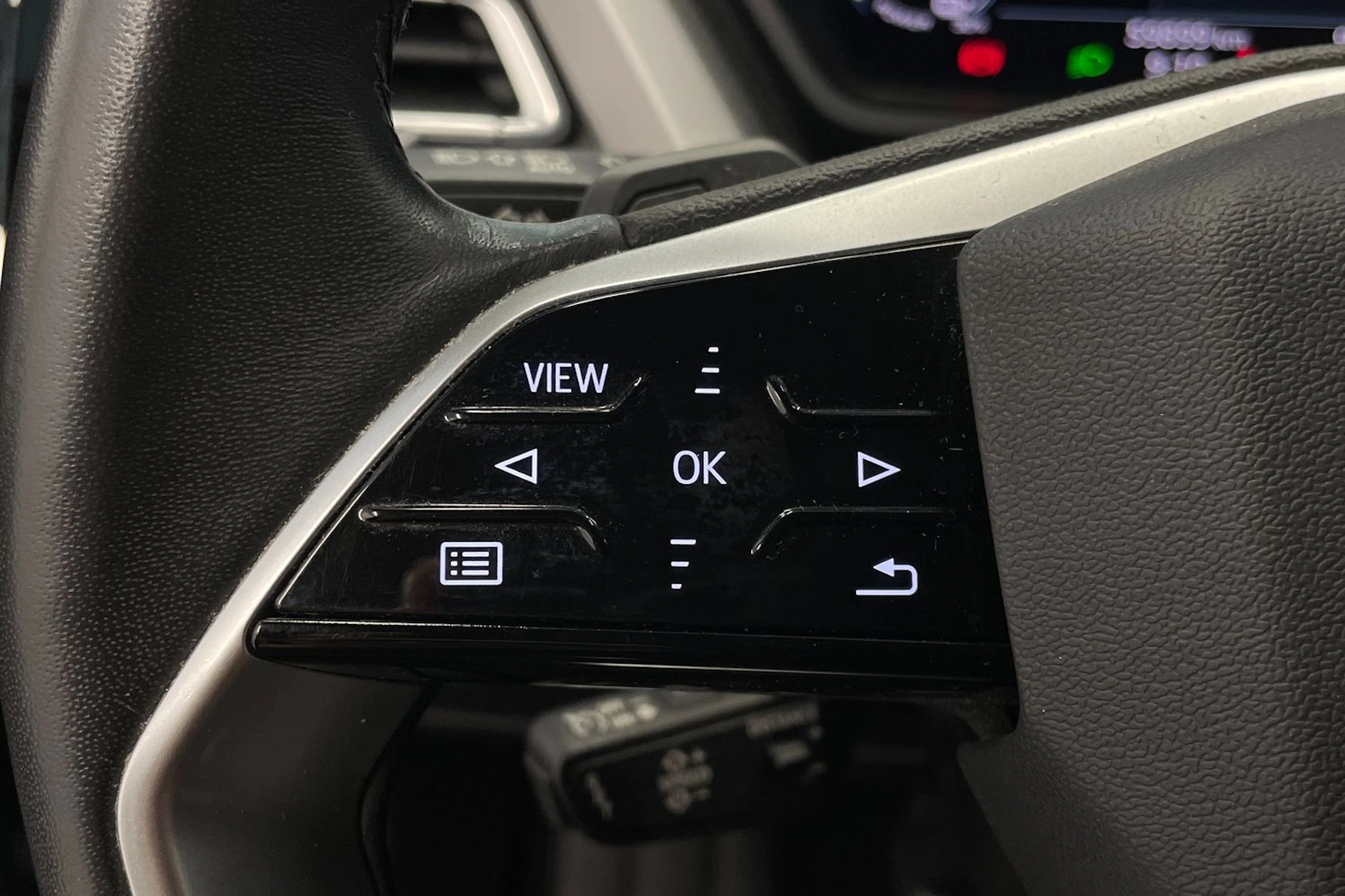 sininen Audi Q4 e-tron 2023 kuva 13.