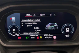 sininen Audi Q4 e-tron 2023 kuva 16.