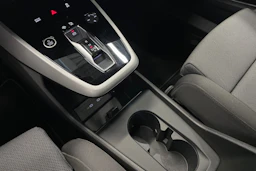 sininen Audi Q4 e-tron 2023 kuva 17.