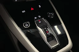 sininen Audi Q4 e-tron 2023 kuva 18.