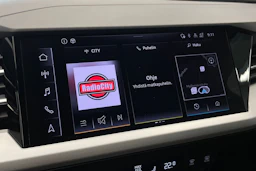 sininen Audi Q4 e-tron 2023 kuva 20.