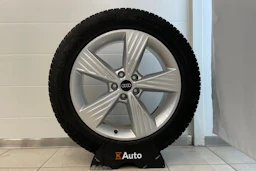 sininen Audi Q4 e-tron 2023 kuva 26.