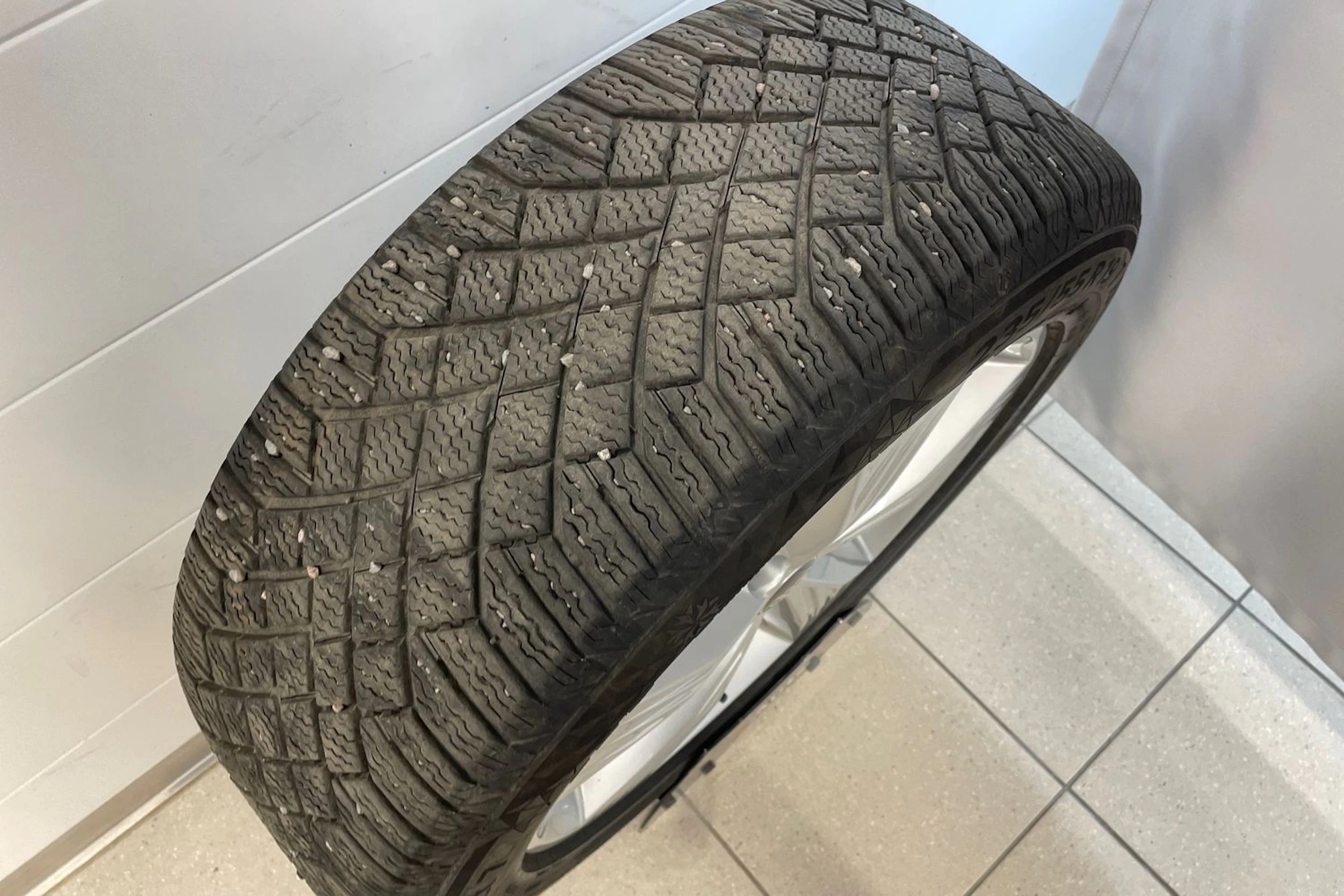 sininen Audi Q4 e-tron 2023 kuva 27.