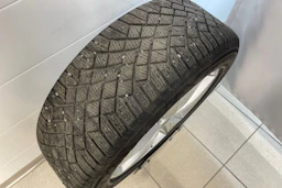 sininen Audi Q4 e-tron 2023 kuva 27.