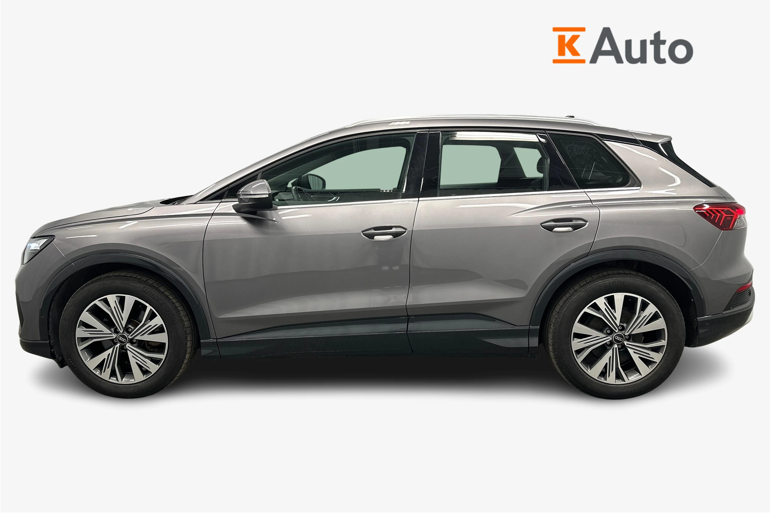 harmaa Audi Q4 e-tron 2023 kuva 7.