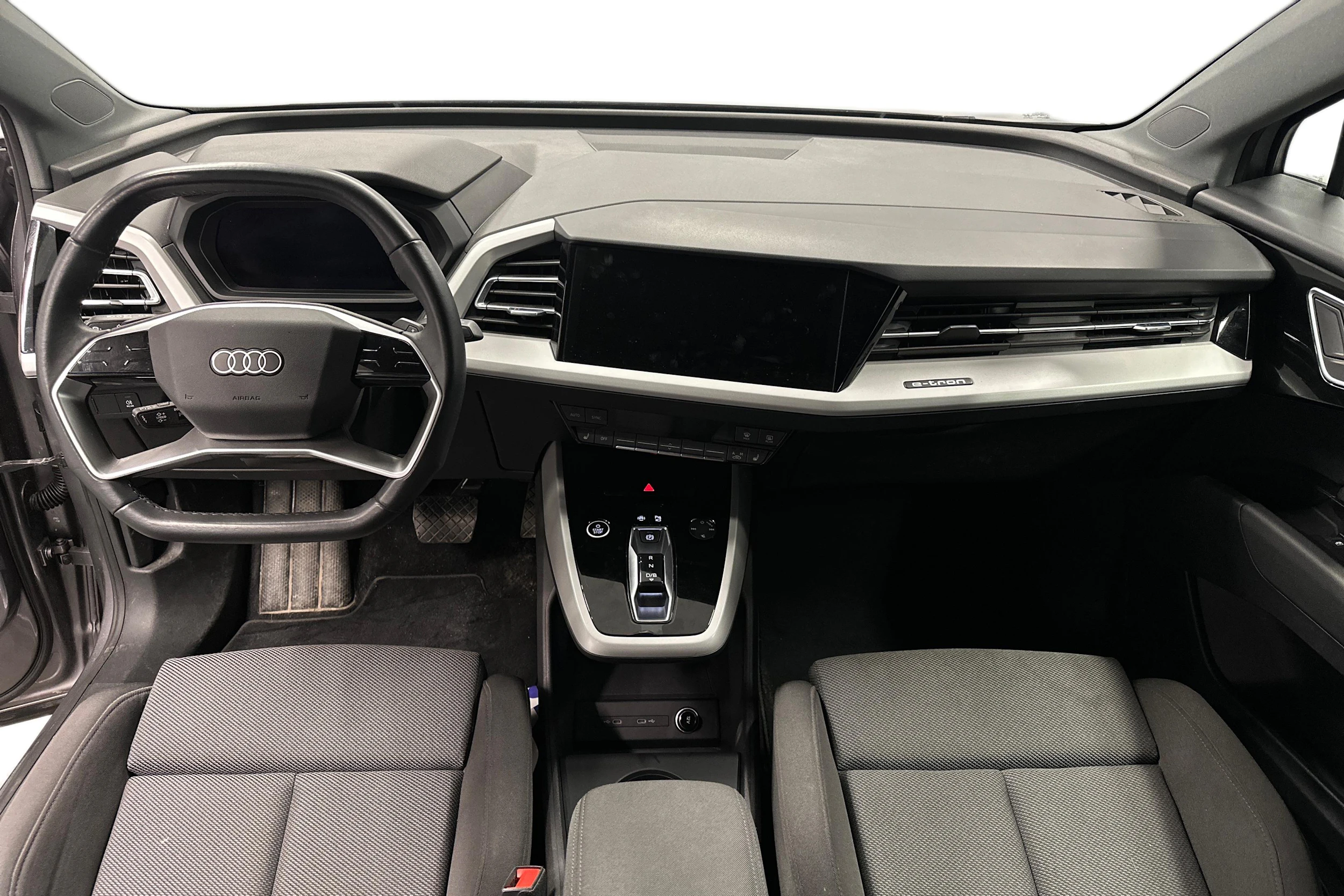 harmaa Audi Q4 e-tron 2023 kuva 9.