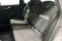 harmaa Audi Q4 e-tron 2023 kuva 11.