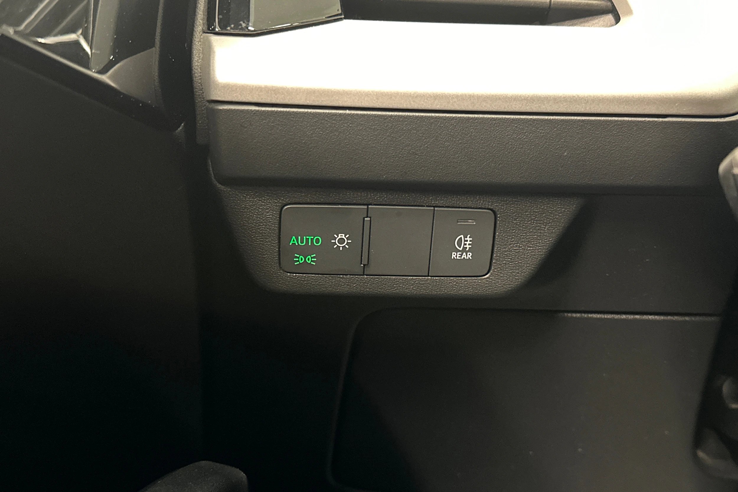 harmaa Audi Q4 e-tron 2023 kuva 18.