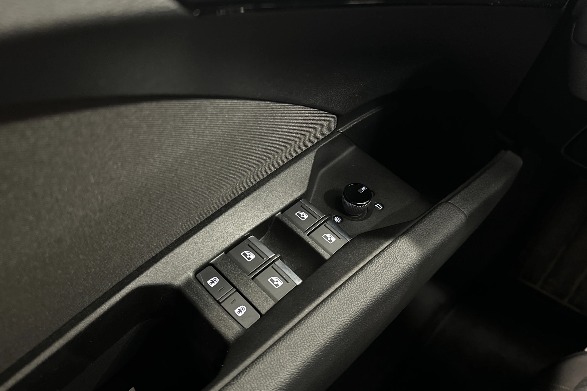 harmaa Audi Q4 e-tron 2023 kuva 19.