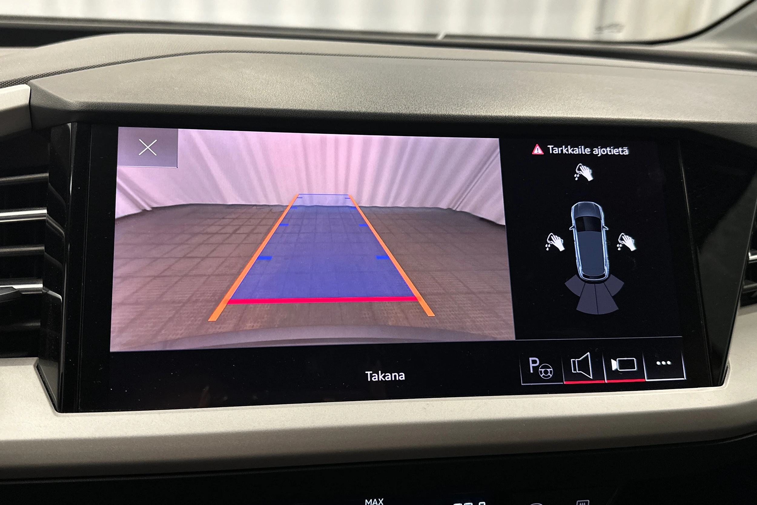 harmaa Audi Q4 e-tron 2023 kuva 36.