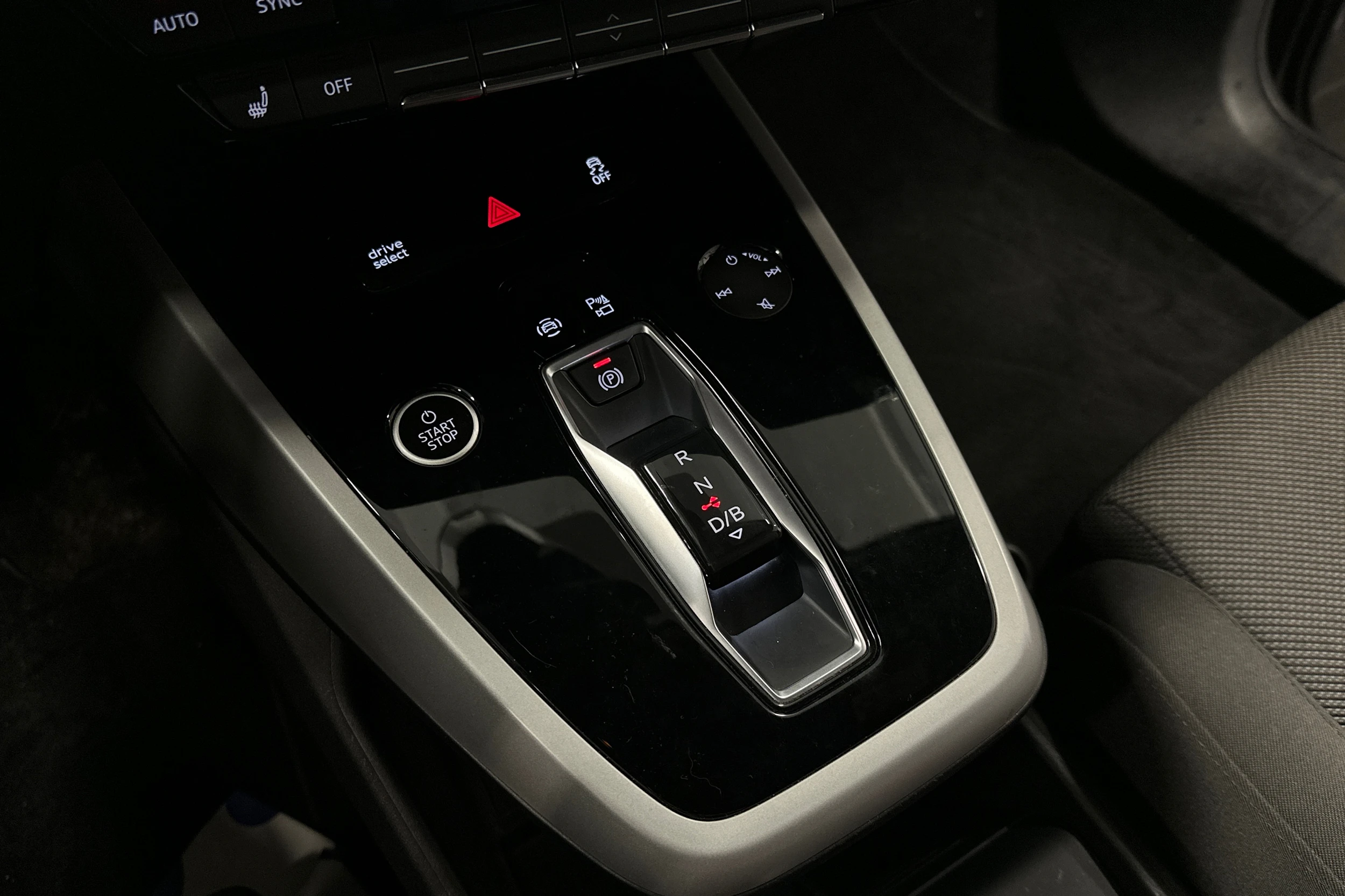 harmaa Audi Q4 e-tron 2023 kuva 40.