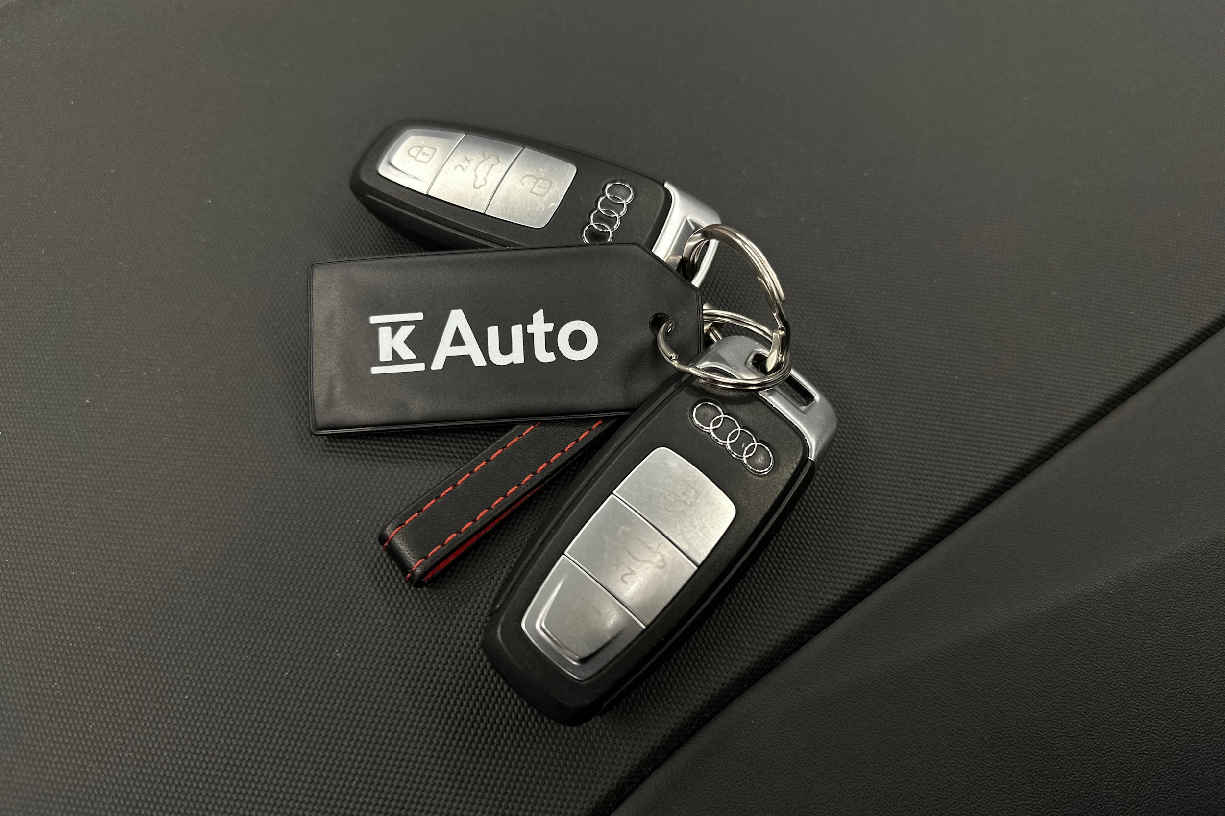 harmaa Audi Q4 e-tron 2023 kuva 45.