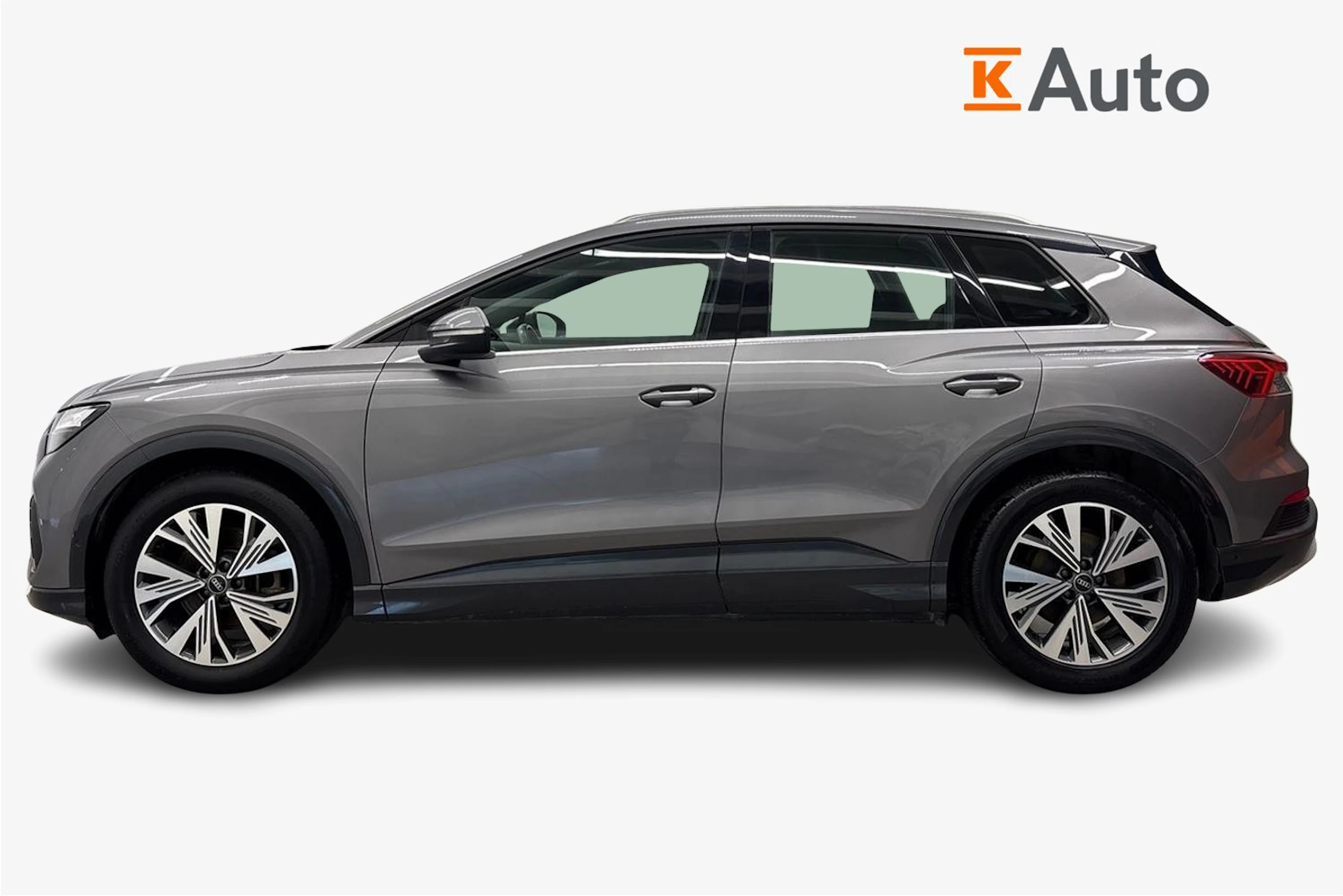 harmaa Audi Q4 e-tron 2023 kuva 5.
