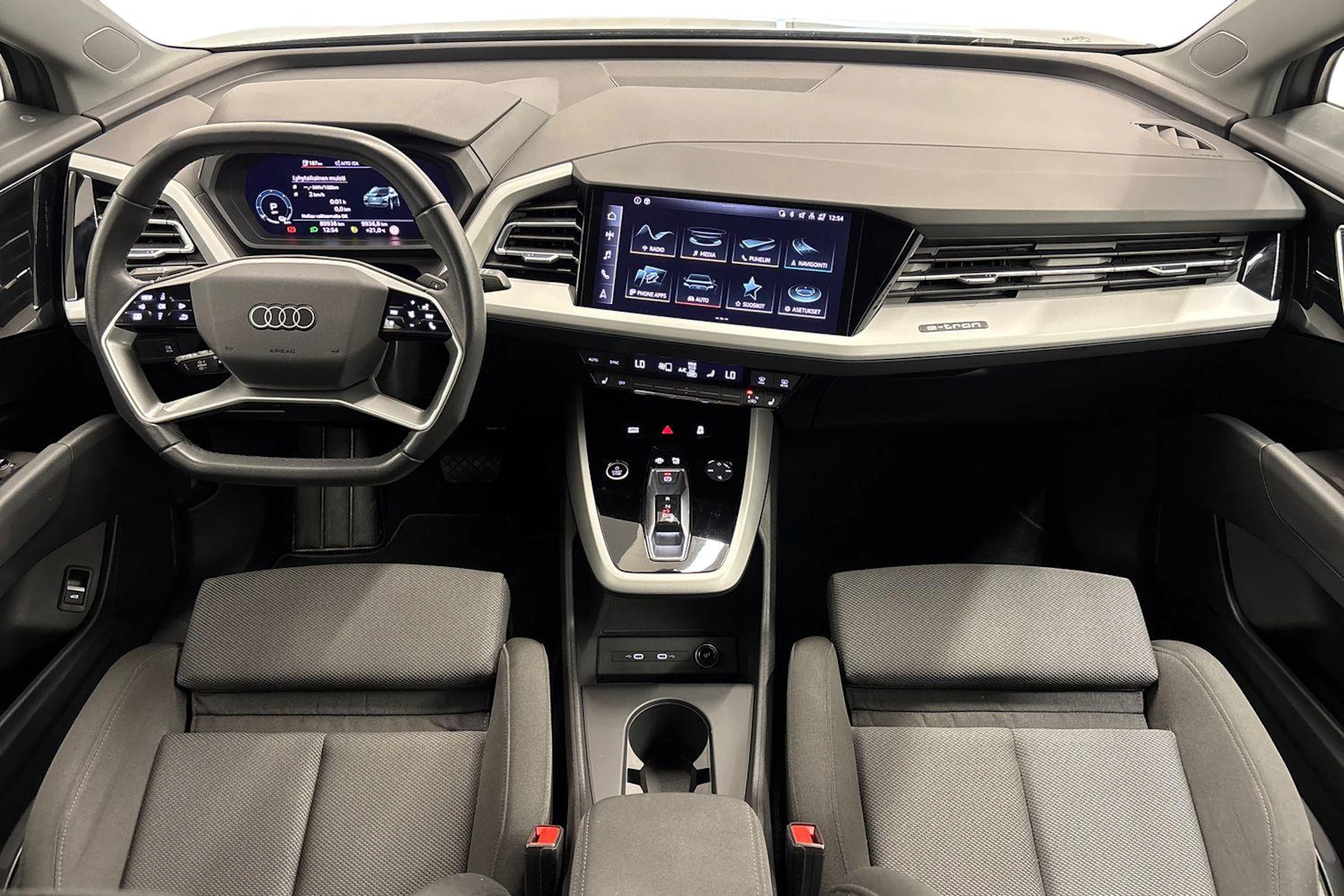 harmaa Audi Q4 e-tron 2023 kuva 7.