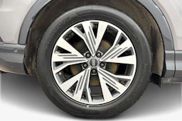 harmaa Audi Q4 e-tron 2023 kuva 9.