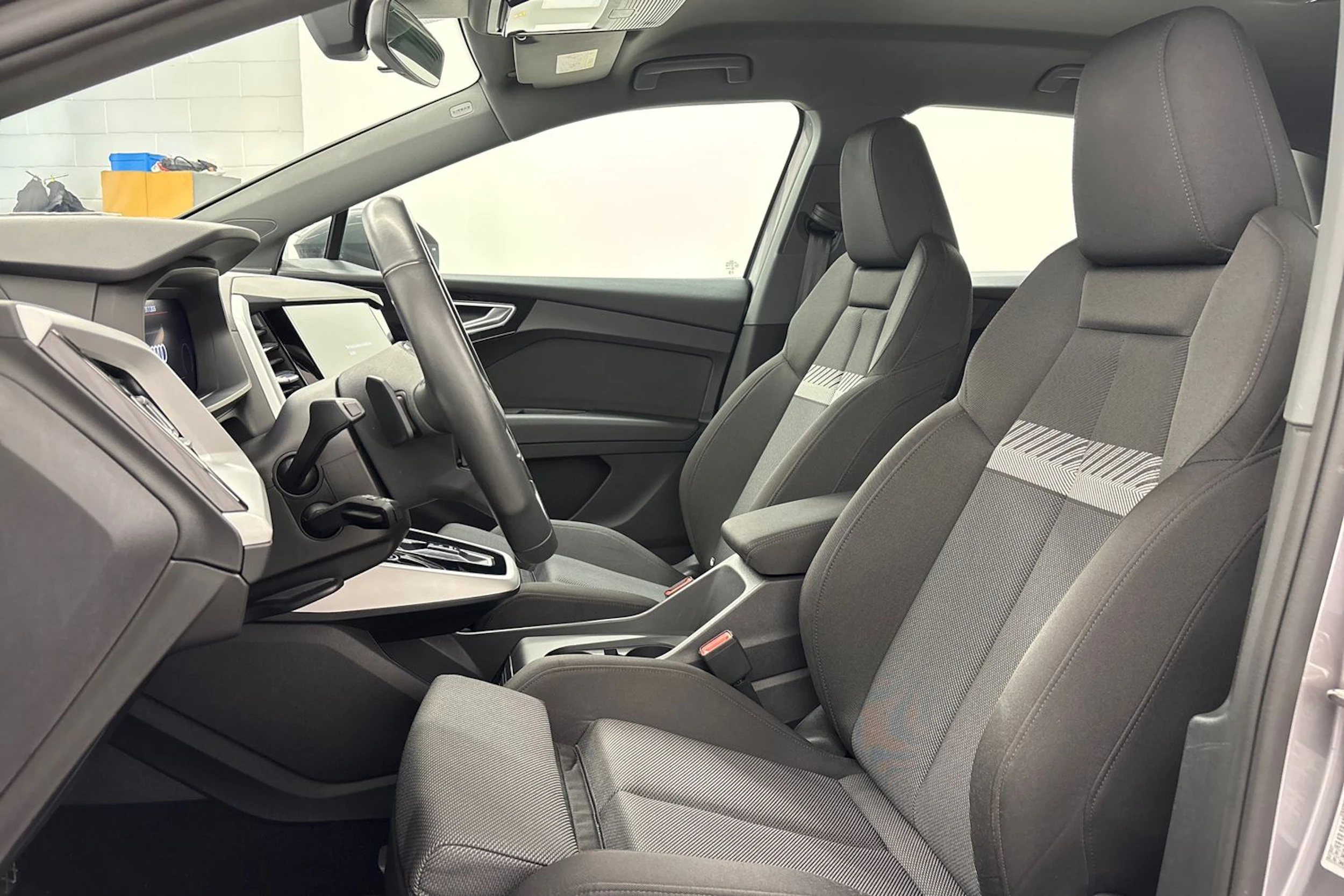 harmaa Audi Q4 e-tron 2023 kuva 11.