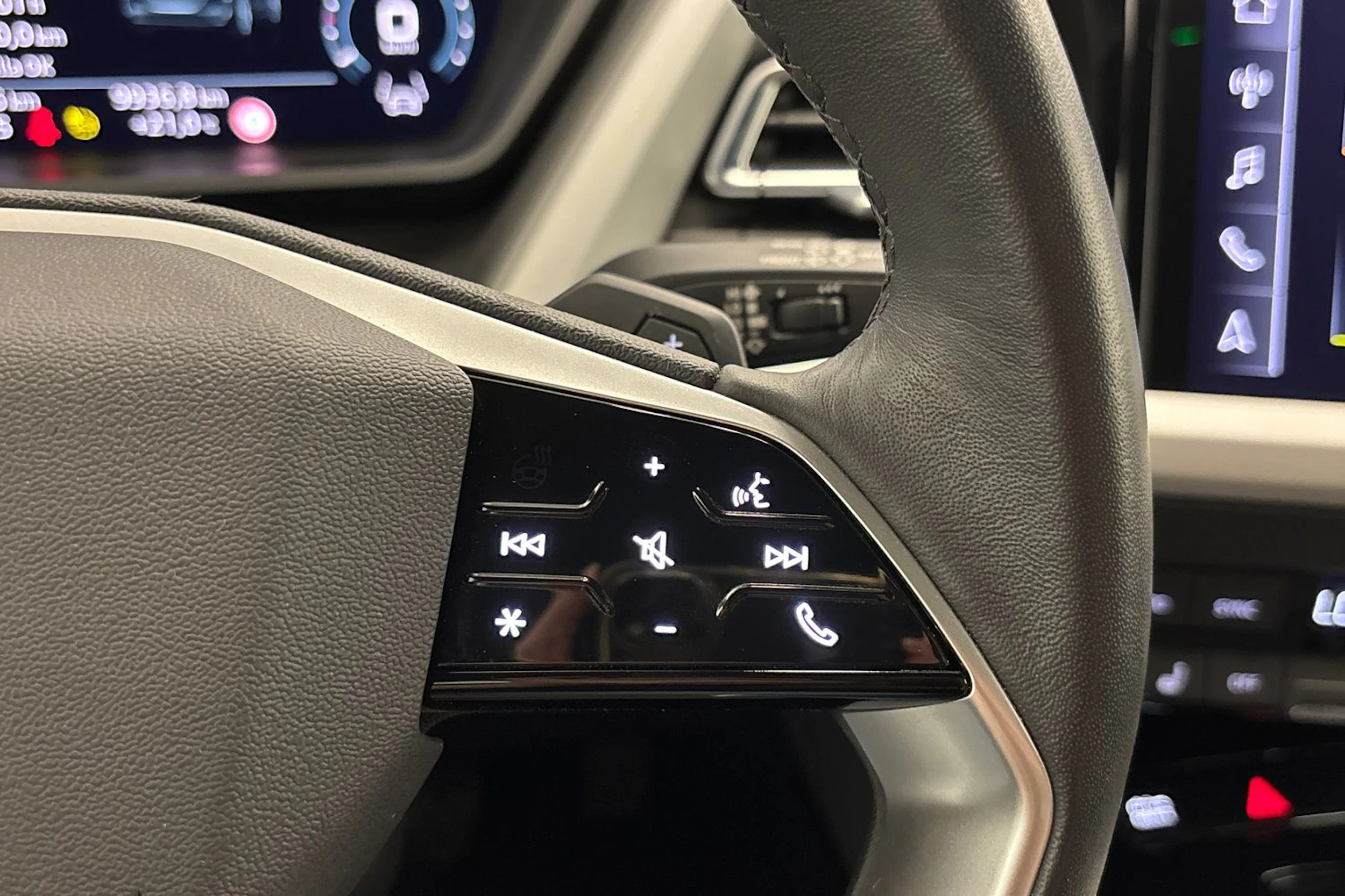harmaa Audi Q4 e-tron 2023 kuva 14.